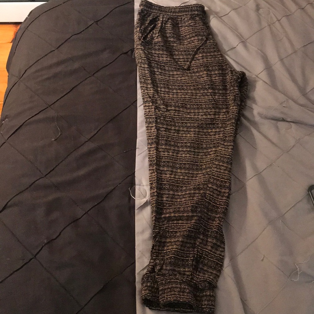 Thin patterned loose pants; like joggers